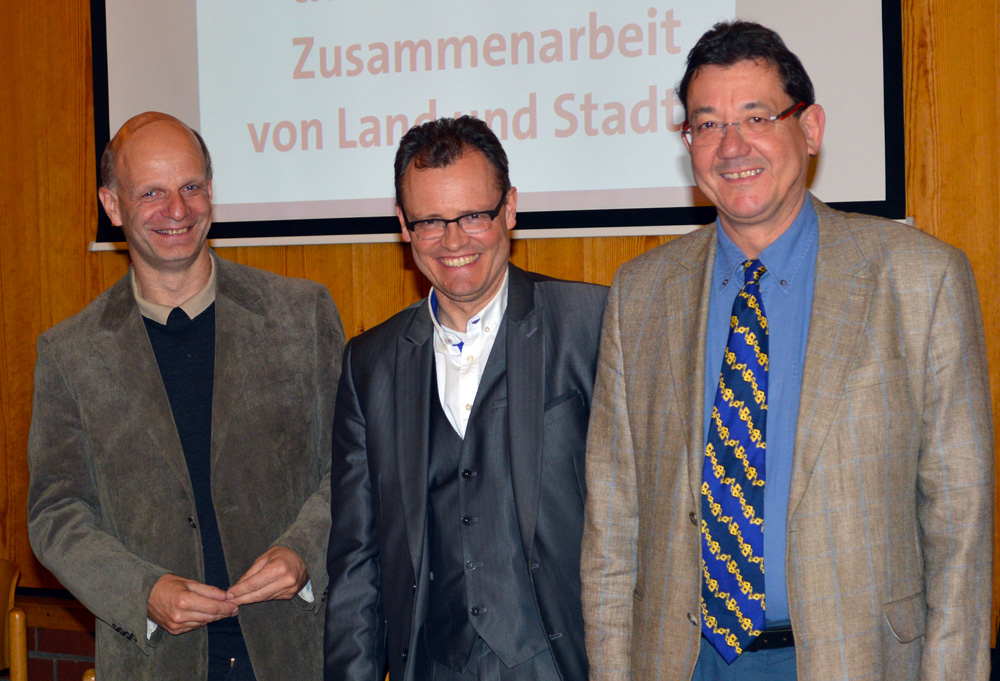 Der Landtagsabgeordnete für Oberhausen-Sterkrade und Dinslaken Stefan Zimkeit mit Dinslakens Bürgermeister Dr. Michael Heidinger und Uli Real, Bezirksbürgermeister von Sterkrade